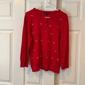 Red Cable and Gauge 3/4 length sleeve with white bow design on front